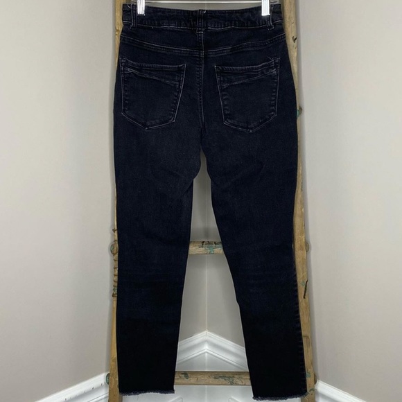 Skinny Jean - Picture 3 of 5